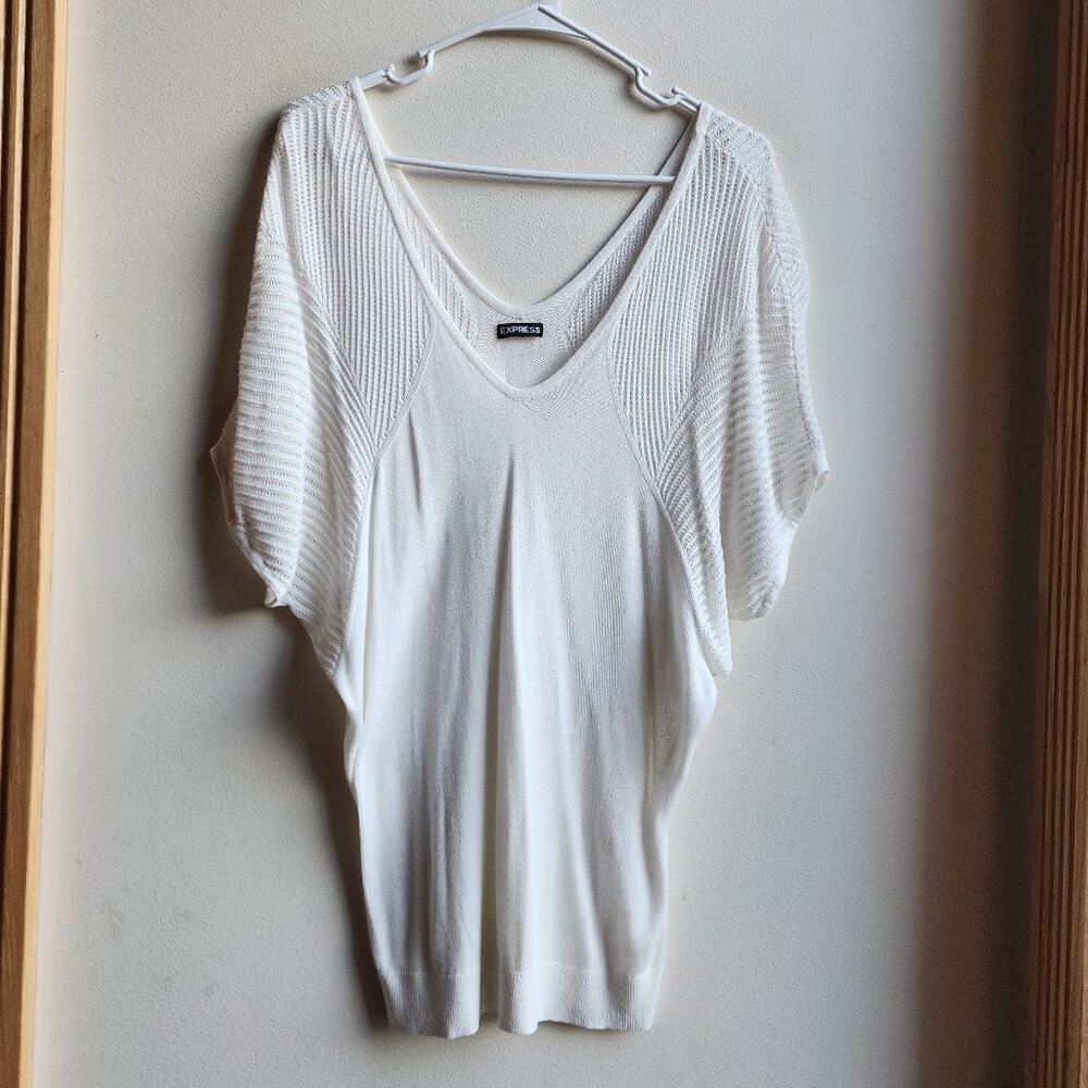 Express Ivory Loose Knit Deep V-Neck Lightweight Sweater Size Medium